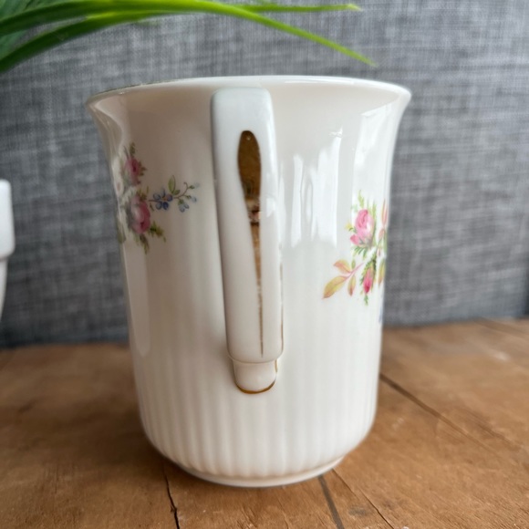 Vintage Royal Albert "Moss Rose" Bone China Mug - Picture 3 of 5